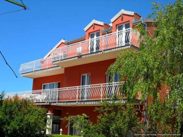 Apartments Red House - Kaštel Štafilić (6+2)