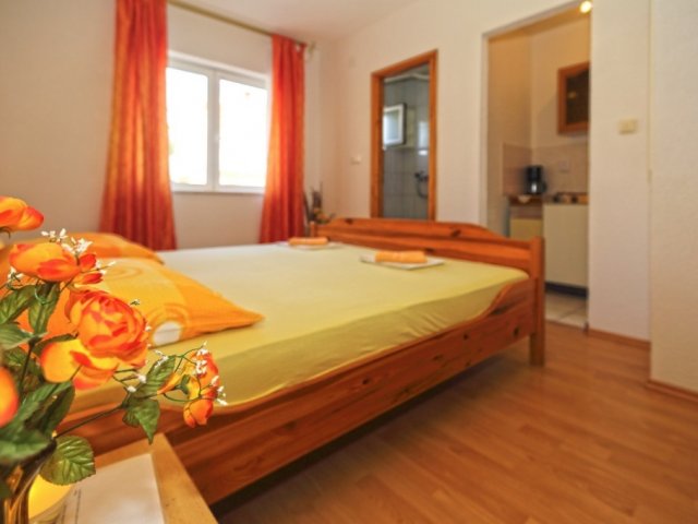 Apartmani Kalinić -  Narančasta soba (2+0)